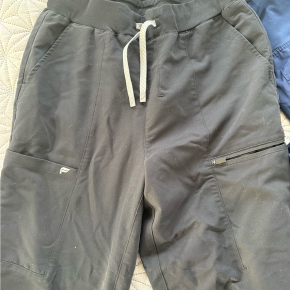 Fabletics scrub set - Picture 5 of 6